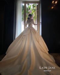 -Lady  Jane高端婚纱礼服馆