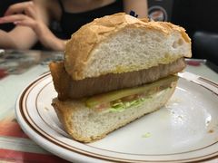 特色猪扒包-华星冰室(湾仔店)