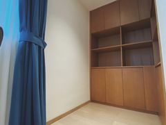 -上海虹桥君丽假日酒店(娄山关路地铁站店)