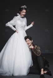 -雪中彩影婚纱摄影·微光艺术中心