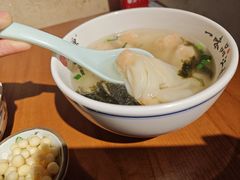 鲜香鱼籽虾肉小馄饨-鑫震源·苏式大虾生煎(山塘街店)