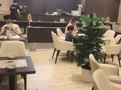 -钟书阁(群光广场店)