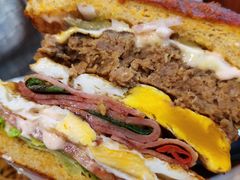 双蛋指椒牛肉汉堡-魏斯理汉堡(西安沣东吾悦店)