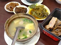 -亮亮小吃砂锅坛肉