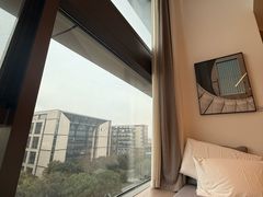 -上海虹桥中心爱琴海亚朵S酒店