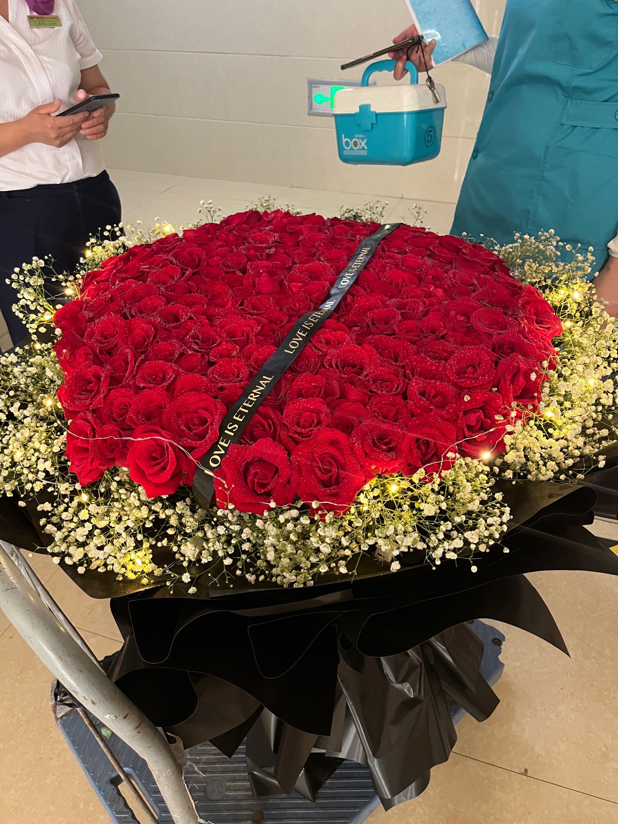 荆门花店| 199朵红玫瑰