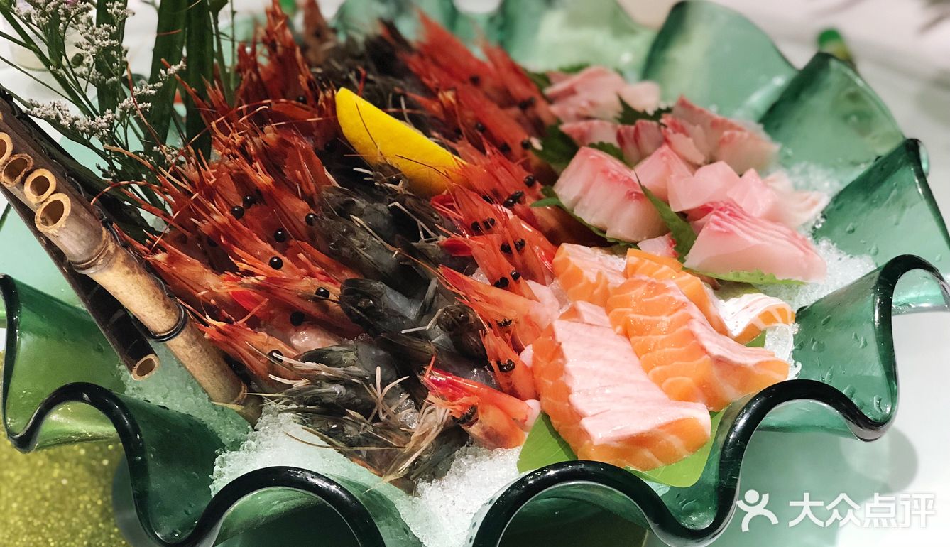 我们坐的是房间,有个姐姐专门负责招待