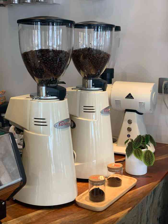 早鸟咖啡(东华店)-"一早过来吃早餐,三文治和美式都不错,对得.