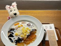 娟姗奶大满贯-RUXU入续鸳鸯糖水铺(万菱汇店)
