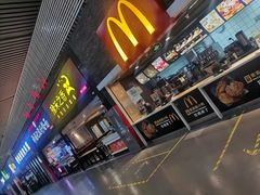 门面-麦当劳(郑州东高铁站店)
