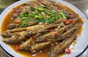 Spicy Braised Small Fish