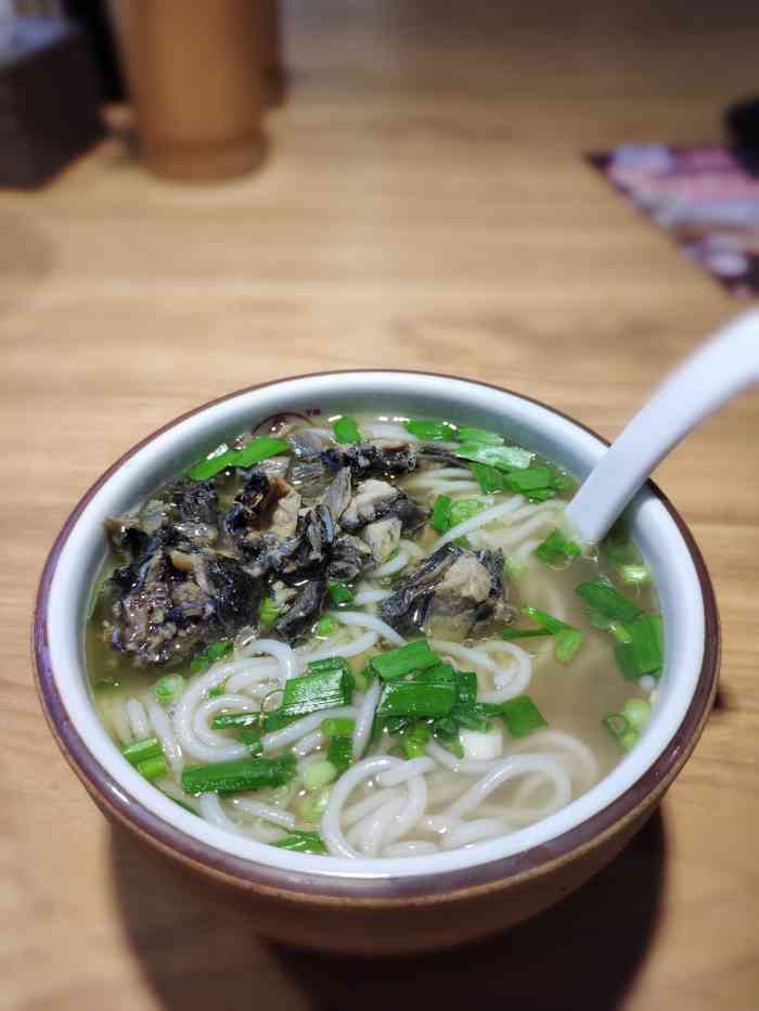 什夹婆乌鸡米线(交子店)-"乌鸡米线遍地开花,路过这里本来想吃米线,.