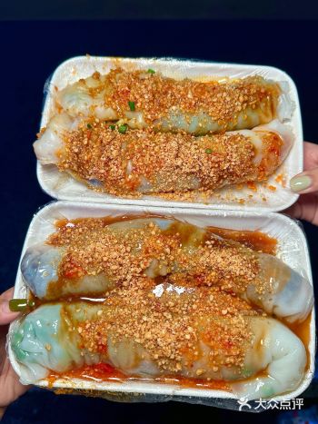 南宁的卷筒粉啊啊啊啊 一定要加多多的黄皮酱和花生碎