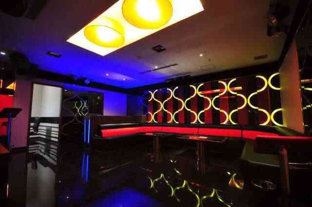 欢乐时光ktv-"说到这家ktv真心感觉一般把,前几年还比.