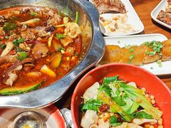 -爆炸头阿姨小四川正宗川味小吃(无任何分店)