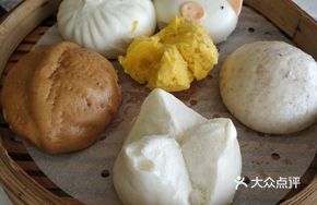 Imperial Custard Pig Buns