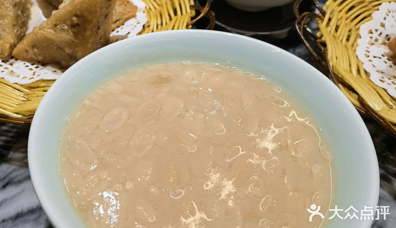 二楼自助点餐，饭菜都是不错的，价格也比较合理