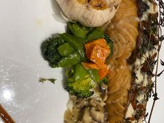 法式煎焙三文鱼扒佐奶汁蘑菇酱-娜娜家·Nana's restaurant(国金汇店)