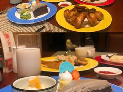 竹炭蛋糕-源·咖啡自助餐厅·海鲜·烧烤·三文鱼(海口华彩洲际酒店)
