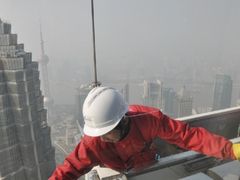 上海柏悦酒店江景套房-巧遇窗外蜘蛛人-上海柏悦酒店