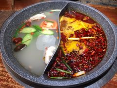 屋头经典鸳鸯锅-成都屋头串串(青年北街店)