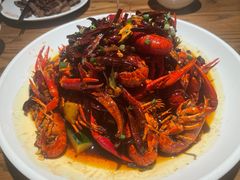 招牌油焖大虾-爱碗亭·鲜炒湖南菜(壹城中心店)