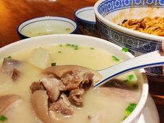 蹄膀汤-沪西老弄堂面馆(定西路店)