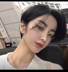 -变画·发型STUDIO