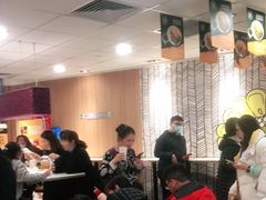 等位区-麦当劳(世纪汇广场店)
