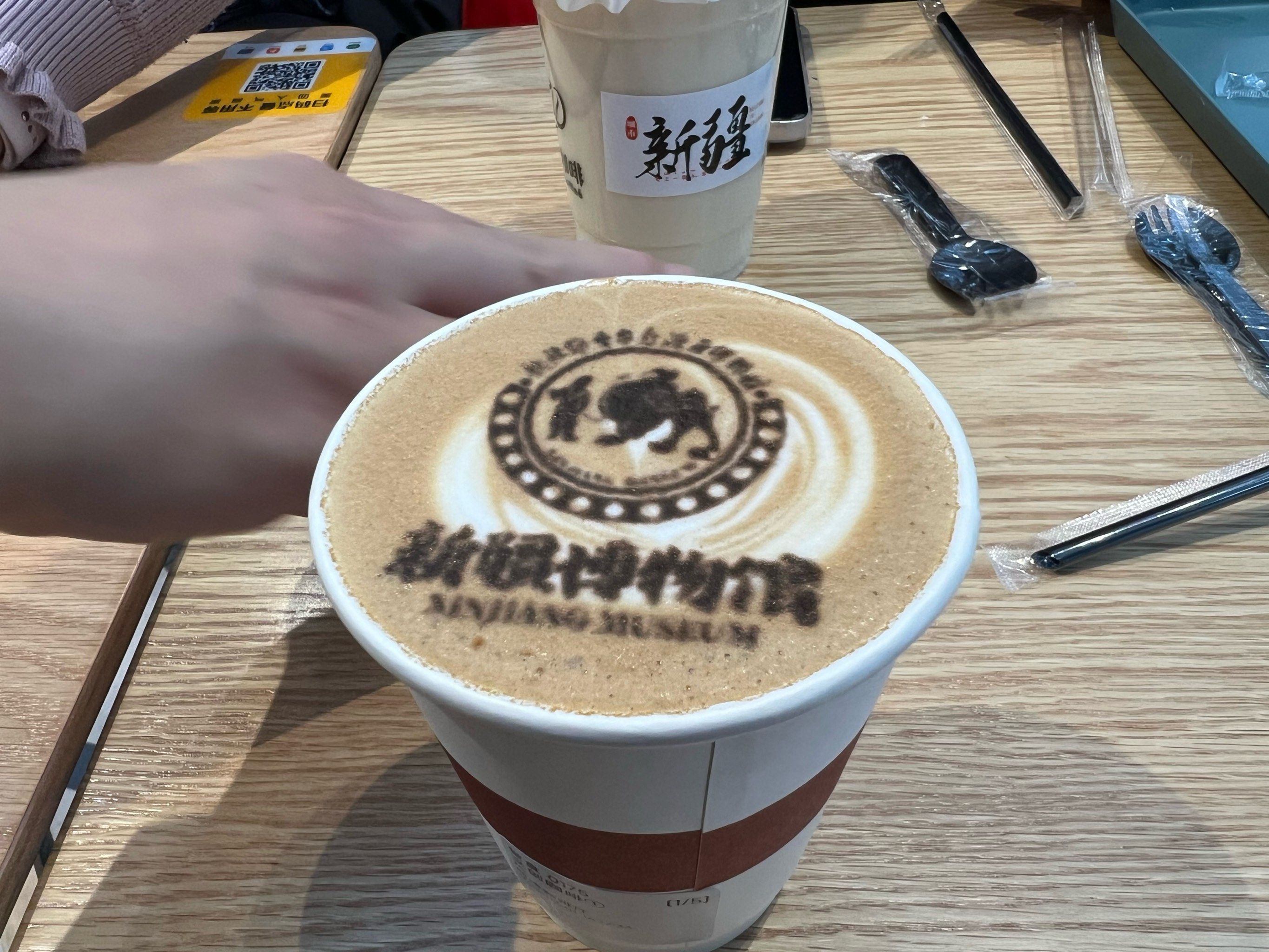 咖啡很不错,蛋糕也不甜!
镇馆之宝五星出东方利中国,各种干尸