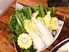 -毛辣果·贵州红酸汤牛肉火锅(西单店)
