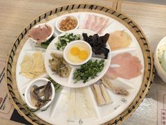 -花馬肆.云南过桥米线(汉神购物广场现场熬汤店)