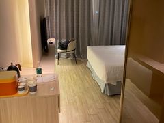 -深圳龙华大浪商业中心亚朵X酒店