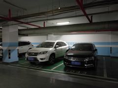 -冠京饭店·停车场