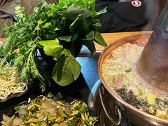 -果松木炭酸菜铜火锅·外婆参鸡汤