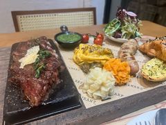 -Mark&Mars Restaurant