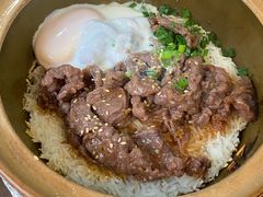 窝蛋牛肉饭-红星光发煲仔饭(文海店)