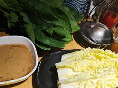 -洪氏嗨捞·广东猪肚鸡·椰子鸡火锅(西咸万象城店)