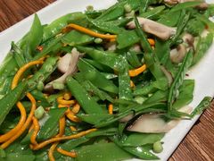 五彩花菇荷兰豆-云海肴·汽锅鸡·云南菜(美罗城店)