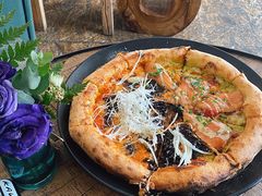 梅干菜三文鱼双拼披萨-O'mills Sourdough Bakery&Bistro(永嘉路店)