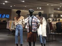 -URBAN REVIVO(济南领秀城贵和购物中心店)