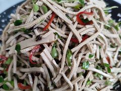 香椿苗拌豆腐丝-普天和酒楼·新津菜·烤鸭(天津之眼店)