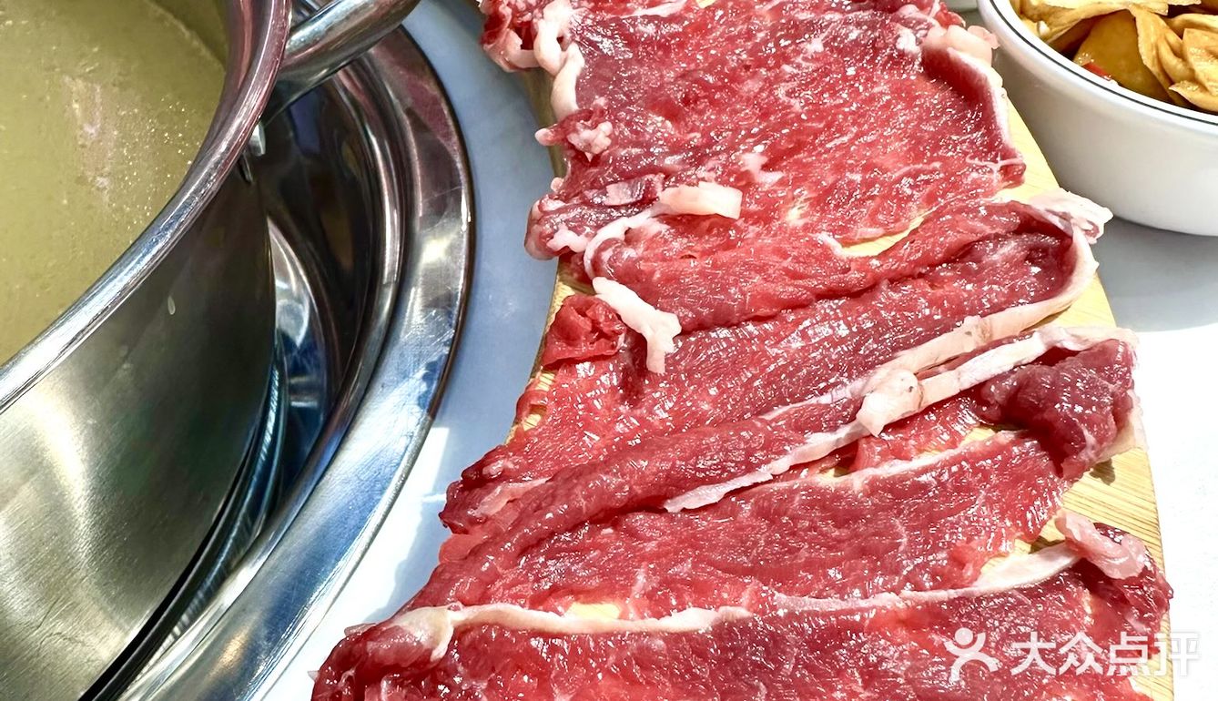 什么玩意❗❗这家火锅店把整头牛搬上餐桌❗