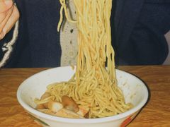 -松树干拌面店