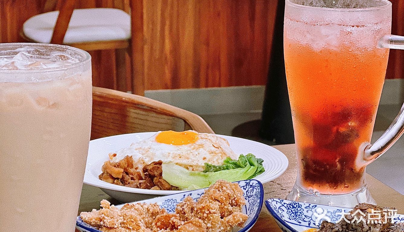 米血蘸上酱料 微微辣 入口不粘牙 好吃