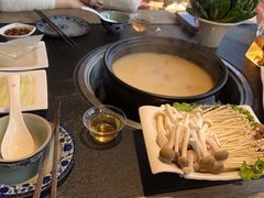 -大匠工房古船木艺术餐厅·猪肚鸡专门店(长白仙岛店)