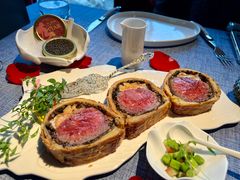 惠灵顿牛排-弦月窗LUNETTE BY AMANDA(复兴路店)