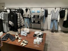 -URBAN REVIVO(高德置地广场·春广场店)