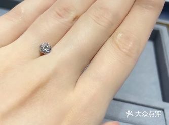 拥有一颗璀璨夺目的钻戒是每个女孩子的梦想，正好快过七