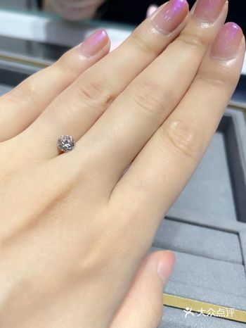 拥有一颗璀璨夺目的钻戒是每个女孩子的梦想，正好快过七